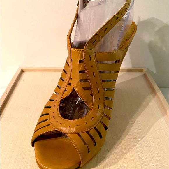 Sandales Compensées En Cuir B Makowsky - Marron, Taille 7.5 US, Neuves Avec Boîte